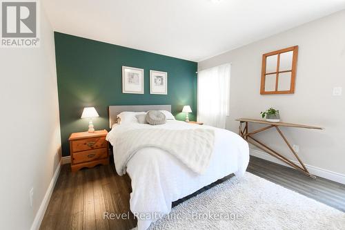 37 Marilyn Avenue N, Wasaga Beach, ON - Indoor Photo Showing Bedroom