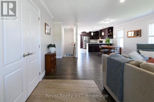 37 Marilyn Avenue N, Wasaga Beach, ON - Indoor Photo Showing Other Room