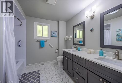 307 Orkney Street W, Caledonia, ON - Indoor Photo Showing Bathroom