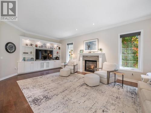 888 Cresta Rider Place, Newmarket, ON - Indoor Photo Showing Living Room With Fireplace