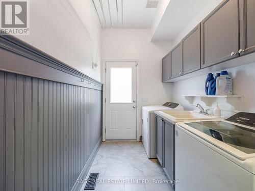 888 Cresta Rider Place, Newmarket, ON - Indoor Photo Showing Laundry Room