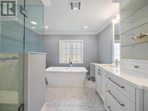 888 Cresta Rider Place, Newmarket, ON - Indoor Photo Showing Bathroom