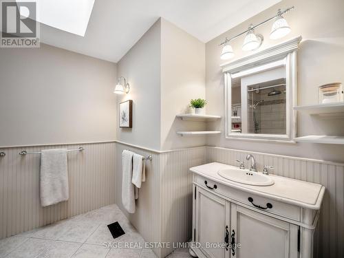 888 Cresta Rider Place, Newmarket, ON - Indoor Photo Showing Bathroom