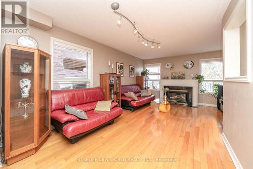 26 Cape Breton Court, Richmond Hill, ON - Indoor Photo Showing Living Room With Fireplace