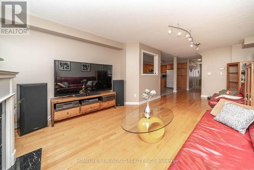 26 Cape Breton Court, Richmond Hill, ON - Indoor Photo Showing Living Room