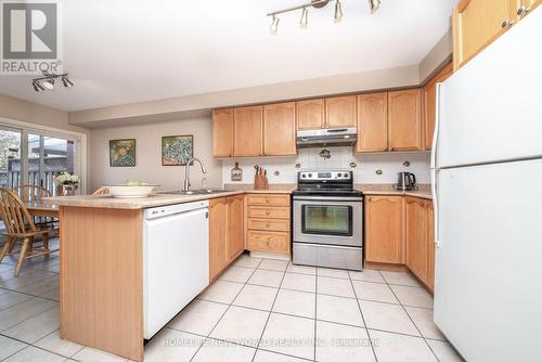 26 Cape Breton Court, Richmond Hill, ON - Indoor Photo Showing Kitchen