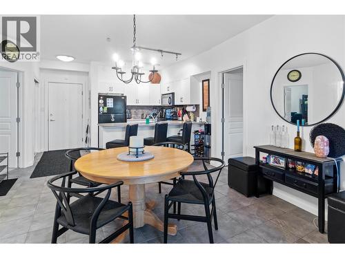 654 Cook Road Unit# 142, Kelowna, BC - Indoor Photo Showing Dining Room