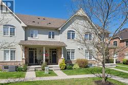 17 WICKER PARK WAY Whitby (Pringle Creek), ON L1R 0C8