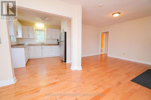 2424 Olde Base Line Road, Caledon, ON - Indoor Photo Showing Kitchen