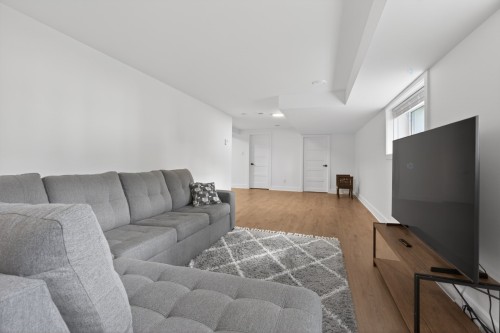 Family Room - 3 Rue Thomas-Dennis, Notre-Dame-De-L'Île-Perrot, QC - Indoor Photo Showing Living Room