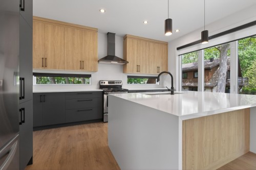 Kitchen - 3 Rue Thomas-Dennis, Notre-Dame-De-L'Île-Perrot, QC - Indoor Photo Showing Kitchen With Upgraded Kitchen