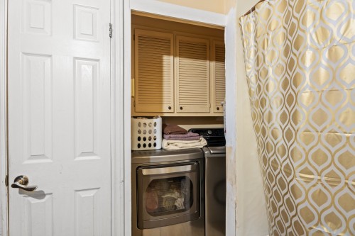 Bathroom - 3 Rue Bohémier, Sainte-Agathe-Des-Monts, QC - Indoor Photo Showing Laundry Room