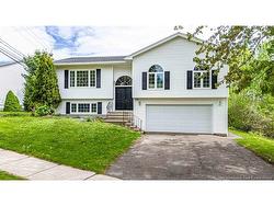 205 Kimble DR  Fredericton, NB E3B 6L3