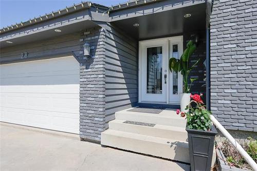 28 Stonegate Cl, Winnipeg, MB 