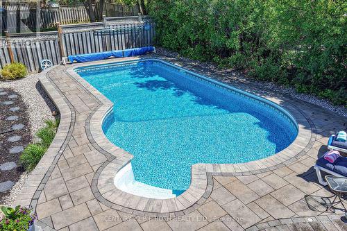 15 GLENECHO DRIVE  Barrie, ON L4M 4J2