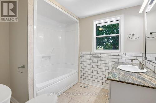 23 Biscayne Crescent, Ottawa, ON - Indoor Photo Showing Bathroom