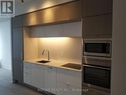 5102 - 10 YORK STREET Toronto, ON M5J 0E1
