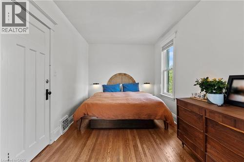 260 Stinson Crescent, Hamilton, ON - Indoor Photo Showing Bedroom