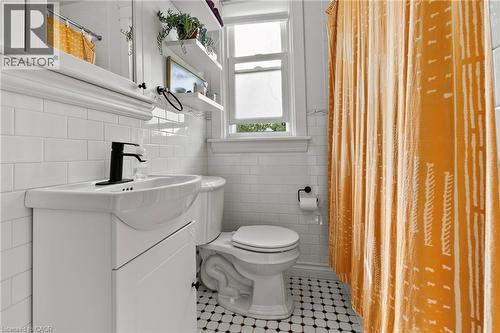 260 Stinson Crescent, Hamilton, ON - Indoor Photo Showing Bathroom