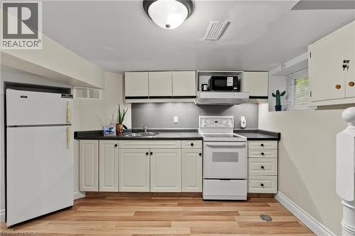 260 Stinson Crescent, Hamilton, ON - Indoor Photo Showing Kitchen