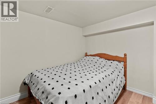 260 Stinson Crescent, Hamilton, ON - Indoor Photo Showing Bedroom