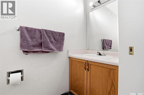 1204 Boehm Bay N, Regina, SK - Indoor Photo Showing Bathroom
