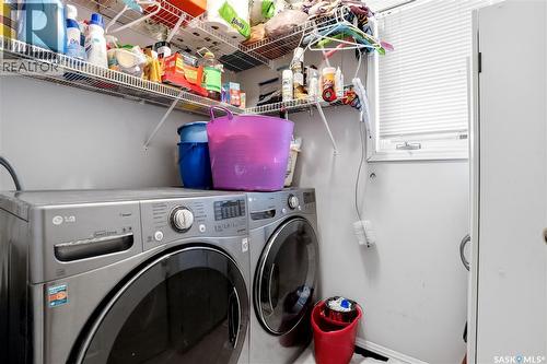 1204 Boehm Bay N, Regina, SK - Indoor Photo Showing Laundry Room