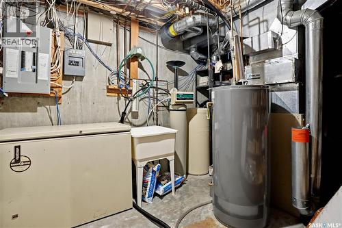 1204 Boehm Bay N, Regina, SK - Indoor Photo Showing Basement