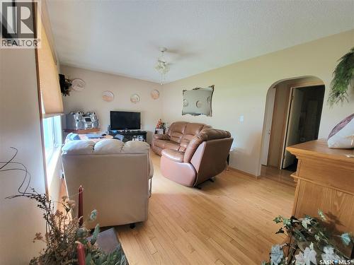 303 3 Street E, Wilkie, SK - Indoor