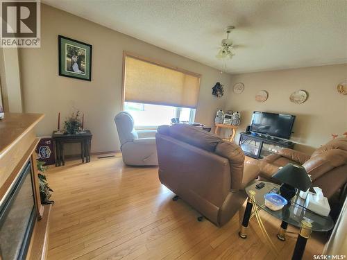 303 3 Street E, Wilkie, SK - Indoor Photo Showing Living Room