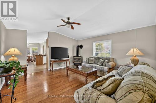 116 Hutt Road, Augusta, ON - Indoor Photo Showing Living Room
