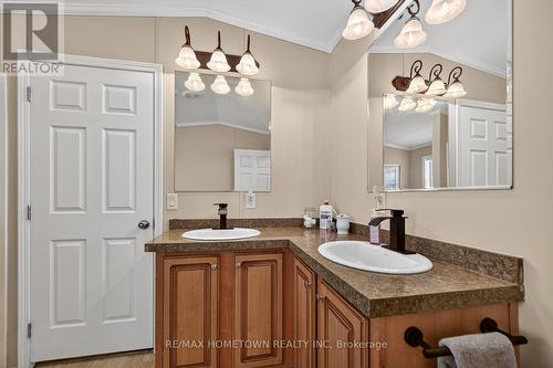 116 Hutt Road, Augusta, ON - Indoor Photo Showing Bathroom