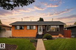 5203 103 AV NW NW  Edmonton, AB T6A 0T1