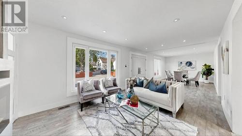 285 Bronte Road, Oakville, ON - Indoor Photo Showing Living Room