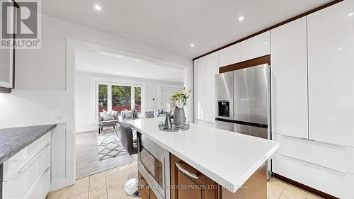 285 Bronte Road, Oakville, ON - Indoor Photo Showing Kitchen With Upgraded Kitchen