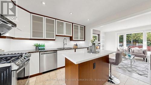285 Bronte Road, Oakville, ON - Indoor Photo Showing Kitchen With Stainless Steel Kitchen With Upgraded Kitchen
