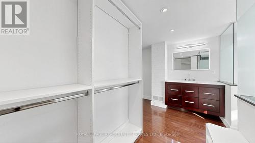 285 Bronte Road, Oakville, ON - Indoor