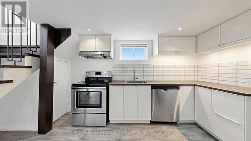 285 Bronte Road, Oakville, ON - Indoor Photo Showing Kitchen With Stainless Steel Kitchen With Upgraded Kitchen