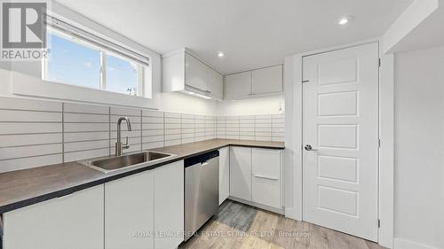 285 Bronte Road, Oakville, ON - Indoor Photo Showing Kitchen With Upgraded Kitchen