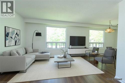 740 Hyde Road, Burlington, ON - Indoor Photo Showing Living Room