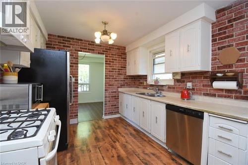 740 Hyde Road, Burlington, ON - Indoor Photo Showing Kitchen With Double Sink