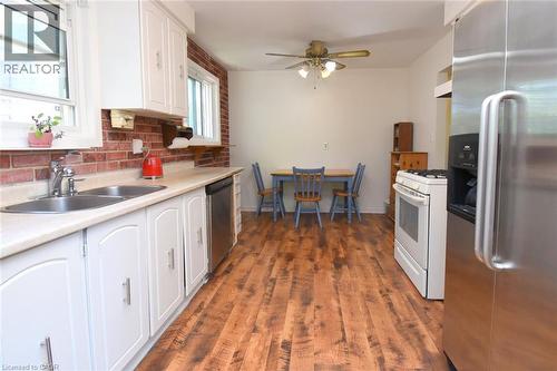 740 Hyde Road, Burlington, ON - Indoor Photo Showing Kitchen With Double Sink