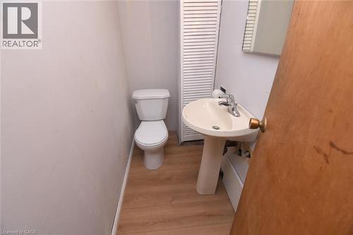 740 Hyde Road, Burlington, ON - Indoor Photo Showing Bathroom