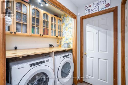 14 Oneida Crescent, Tiny, ON - Indoor Photo Showing Laundry Room