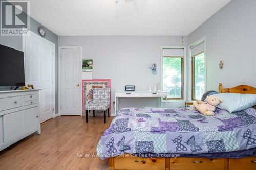14 Oneida Crescent, Tiny, ON - Indoor Photo Showing Bedroom