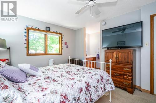 14 Oneida Crescent, Tiny, ON - Indoor Photo Showing Bedroom