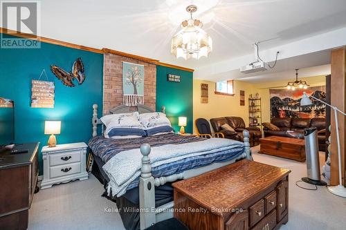 14 Oneida Crescent, Tiny, ON - Indoor Photo Showing Bedroom