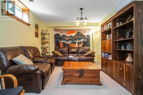 14 Oneida Crescent, Tiny, ON - Indoor Photo Showing Other Room