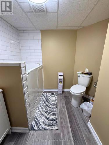 14 Oneida Crescent, Tiny, ON - Indoor Photo Showing Bathroom