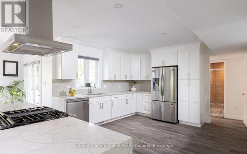 129 Bass Line, Oro-Medonte (Prices Corners), ON - Indoor Photo Showing Kitchen